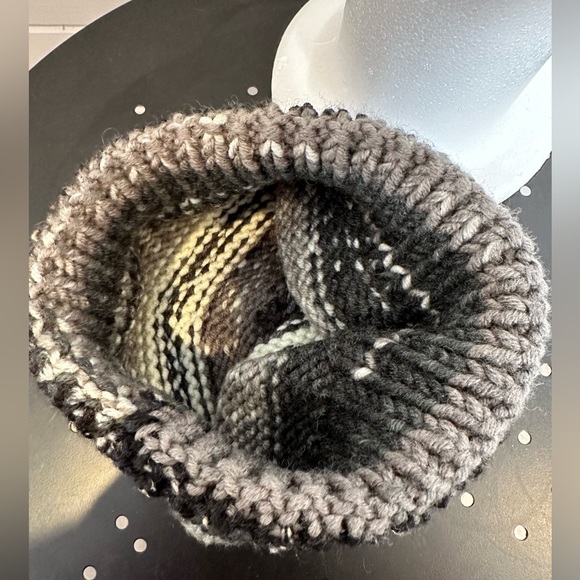 Hand Knit Toque - Picture 3 of 4